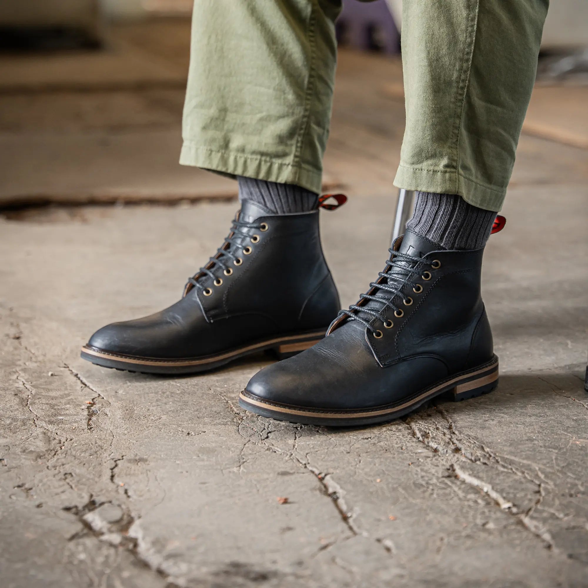DUTTON // BLACK